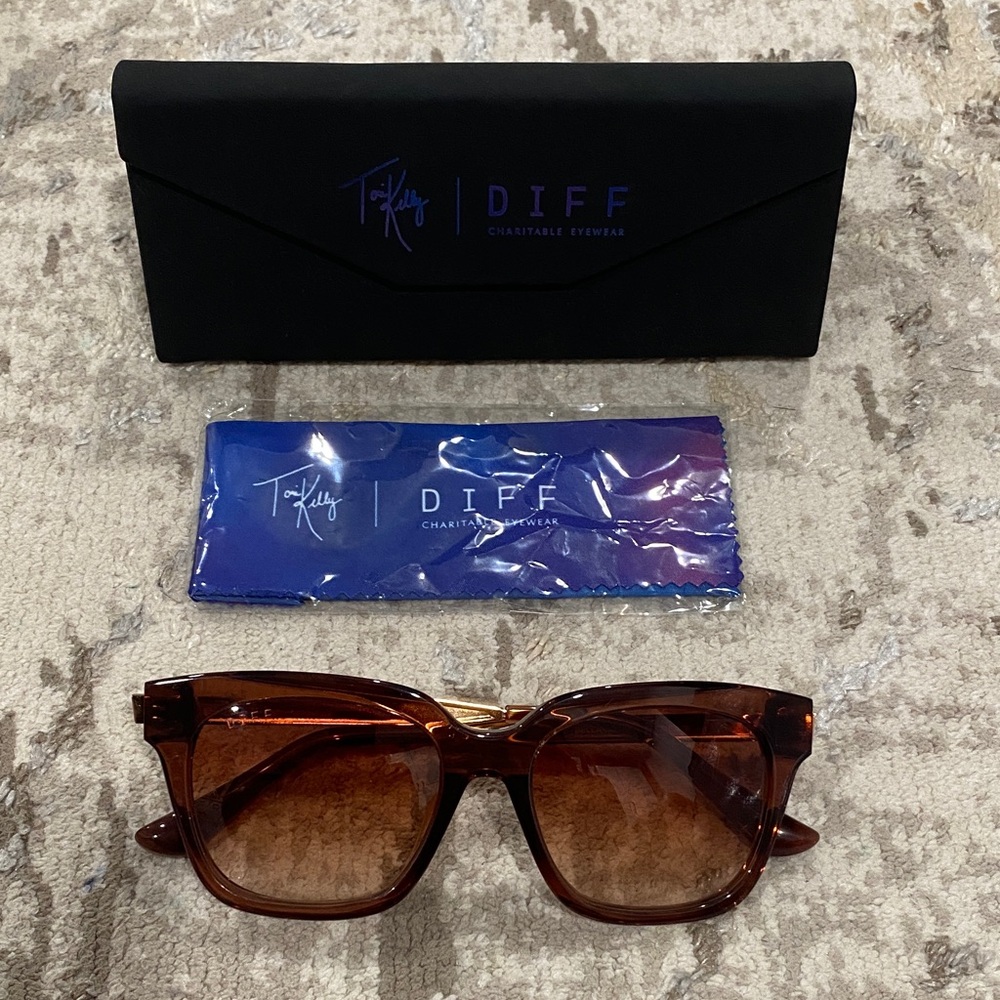 New DIFF + Tori Kelly Brown Sunglasses - Bella XS